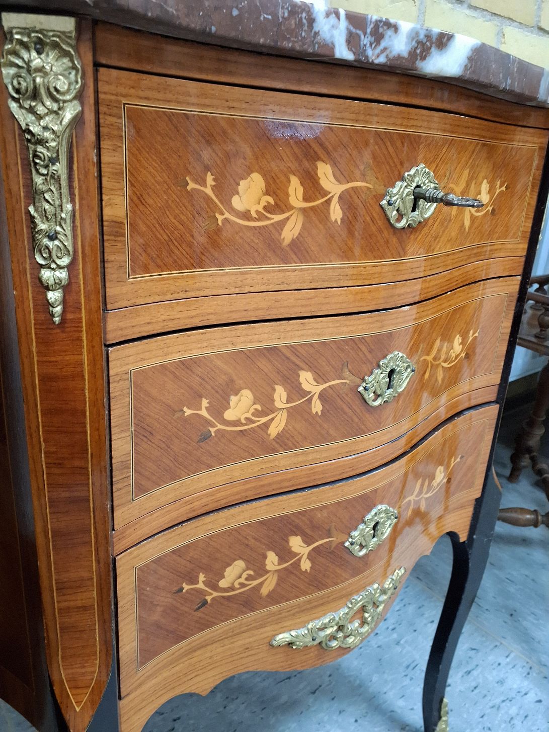 Vintage skab m marmor